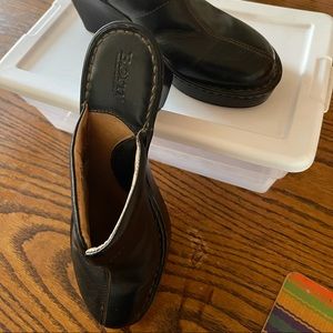 Women’s slip on clogs.